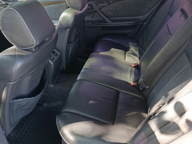 Серый Мерседес 320, объемом двигателя 3.2 л и пробегом 478 тыс. км за 2500 $, фото 10 на Automoto.ua