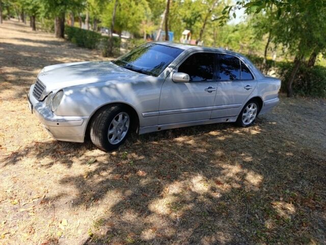 Серый Мерседес 320, объемом двигателя 3.2 л и пробегом 478 тыс. км за 2500 $, фото 7 на Automoto.ua