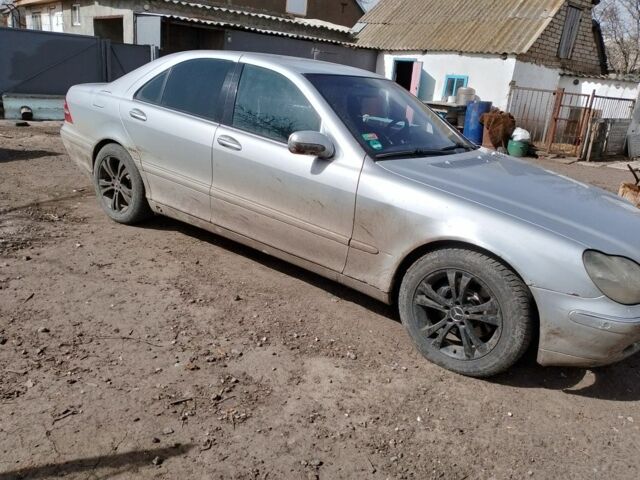 Серый Мерседес 320, объемом двигателя 3.2 л и пробегом 250 тыс. км за 2381 $, фото 1 на Automoto.ua