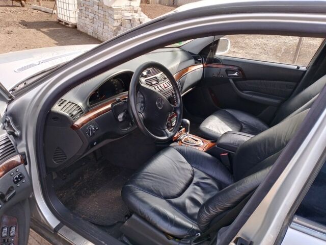 Серый Мерседес 320, объемом двигателя 3.2 л и пробегом 250 тыс. км за 2381 $, фото 3 на Automoto.ua