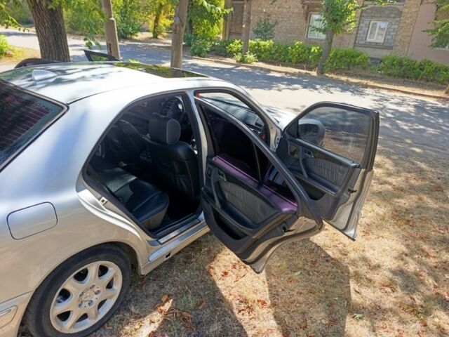 Серый Мерседес 320, объемом двигателя 3.2 л и пробегом 478 тыс. км за 2500 $, фото 13 на Automoto.ua