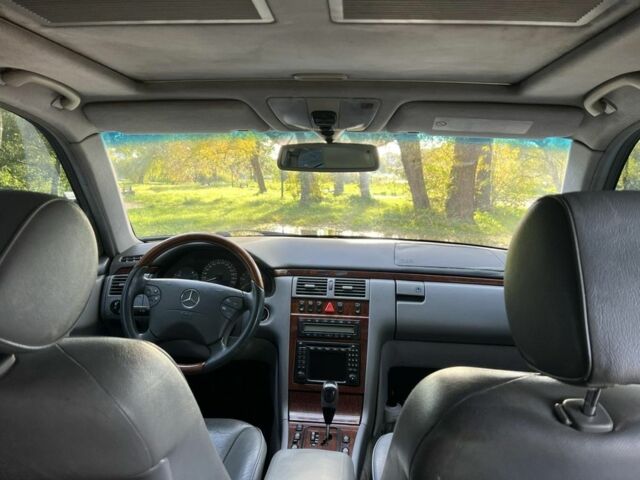 Сірий Мерседес 320, об'ємом двигуна 3.2 л та пробігом 450 тис. км за 3000 $, фото 6 на Automoto.ua