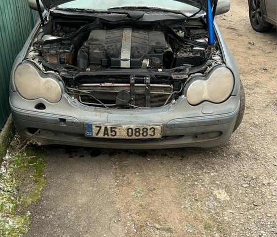 Серый Мерседес 320, объемом двигателя 3.2 л и пробегом 300 тыс. км за 950 $, фото 3 на Automoto.ua