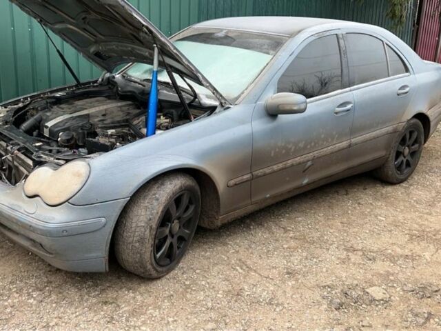 Серый Мерседес 320, объемом двигателя 3.2 л и пробегом 300 тыс. км за 950 $, фото 2 на Automoto.ua