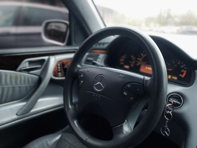 Сірий Мерседес 320, об'ємом двигуна 3.2 л та пробігом 490 тис. км за 4099 $, фото 15 на Automoto.ua