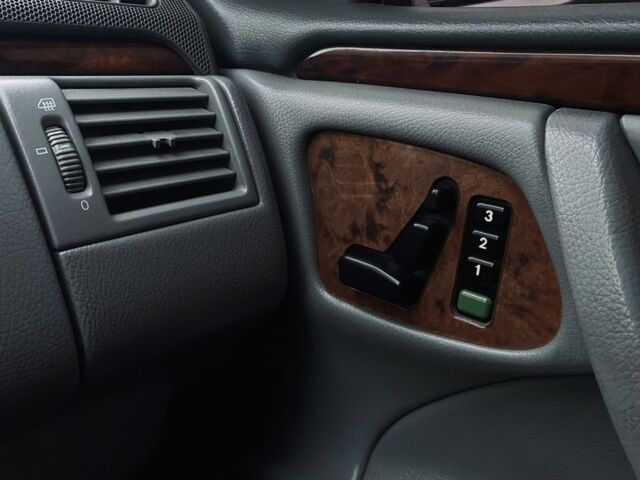 Сірий Мерседес 320, об'ємом двигуна 3.2 л та пробігом 490 тис. км за 4099 $, фото 18 на Automoto.ua