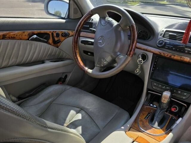 Сірий Мерседес 320, об'ємом двигуна 3.2 л та пробігом 500 тис. км за 7000 $, фото 6 на Automoto.ua