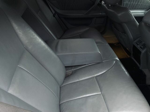 Сірий Мерседес 320, об'ємом двигуна 3.2 л та пробігом 490 тис. км за 4099 $, фото 9 на Automoto.ua