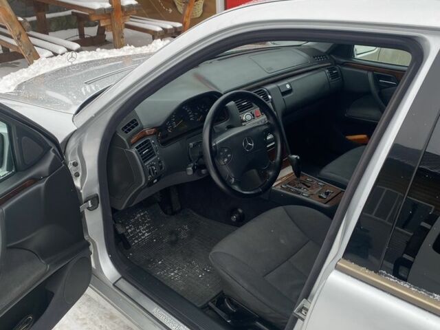 Сірий Мерседес 320, об'ємом двигуна 3.2 л та пробігом 306 тис. км за 5500 $, фото 10 на Automoto.ua