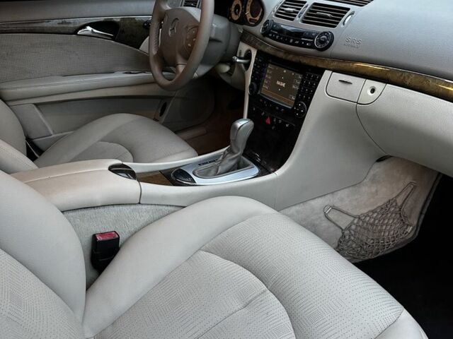 Серый Мерседес 320, объемом двигателя 3.2 л и пробегом 460 тыс. км за 6100 $, фото 9 на Automoto.ua