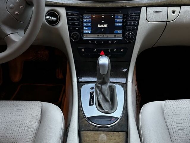 Серый Мерседес 320, объемом двигателя 3.2 л и пробегом 460 тыс. км за 6100 $, фото 11 на Automoto.ua