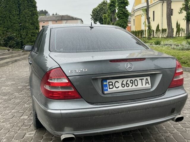 Серый Мерседес 320, объемом двигателя 3.2 л и пробегом 378 тыс. км за 5500 $, фото 3 на Automoto.ua