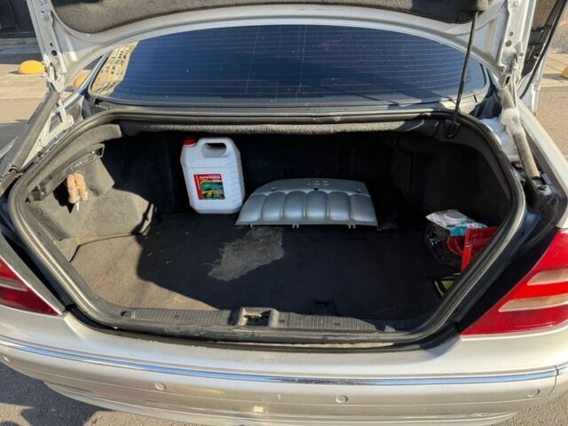 Серый Мерседес 320, объемом двигателя 3.2 л и пробегом 352 тыс. км за 3200 $, фото 1 на Automoto.ua