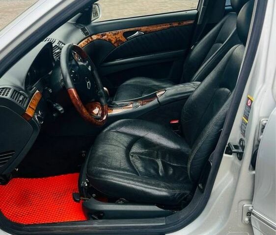 Серый Мерседес 320, объемом двигателя 3.2 л и пробегом 520 тыс. км за 5000 $, фото 2 на Automoto.ua