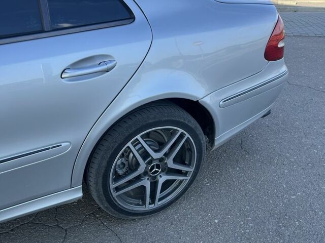 Серый Мерседес 320, объемом двигателя 3.2 л и пробегом 300 тыс. км за 6500 $, фото 5 на Automoto.ua