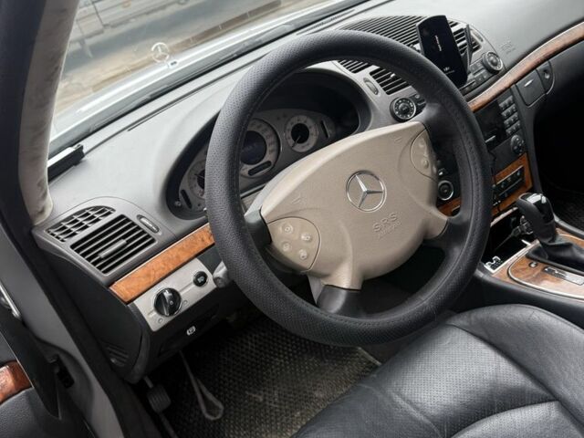 Серый Мерседес 320, объемом двигателя 3.2 л и пробегом 200 тыс. км за 6500 $, фото 5 на Automoto.ua