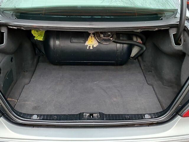 Серый Мерседес 320, объемом двигателя 3.2 л и пробегом 313 тыс. км за 7800 $, фото 11 на Automoto.ua