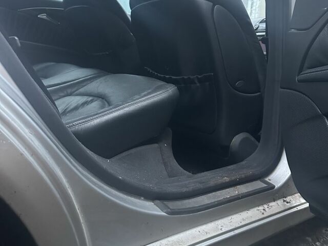 Сірий Мерседес 320, об'ємом двигуна 0 л та пробігом 264 тис. км за 2500 $, фото 5 на Automoto.ua