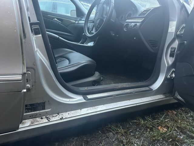 Сірий Мерседес 320, об'ємом двигуна 0 л та пробігом 264 тис. км за 2500 $, фото 1 на Automoto.ua