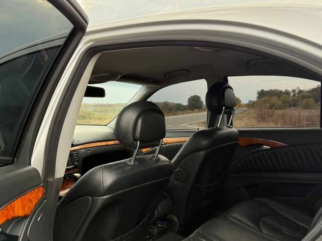 Серый Мерседес 320, объемом двигателя 3.2 л и пробегом 450 тыс. км за 6500 $, фото 7 на Automoto.ua