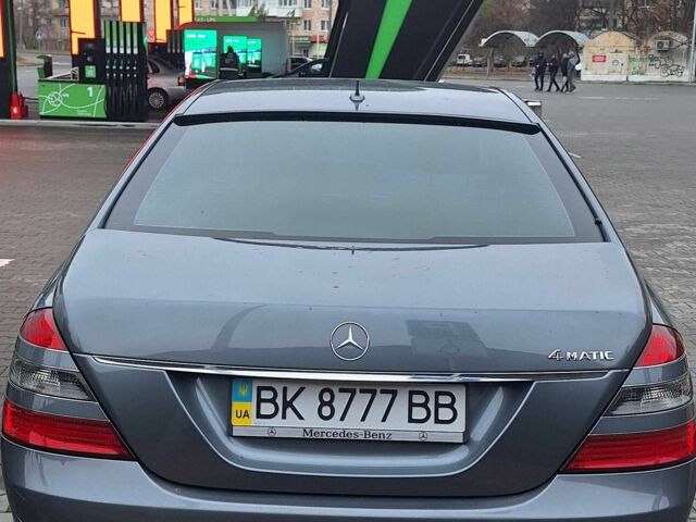 Серый Мерседес 320, объемом двигателя 3.2 л и пробегом 302 тыс. км за 10200 $, фото 1 на Automoto.ua