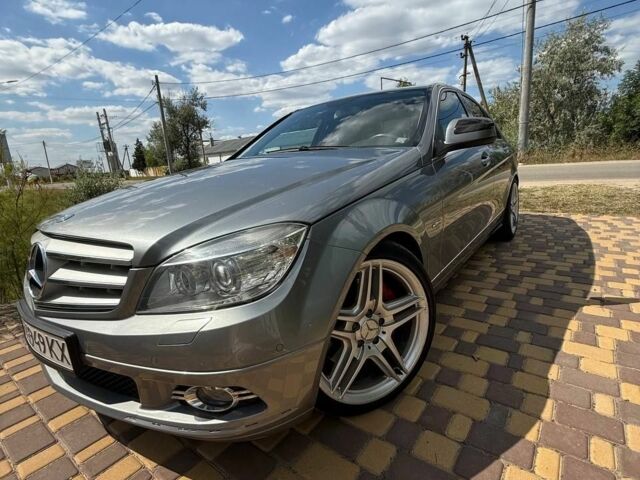 Серый Мерседес 320, объемом двигателя 3 л и пробегом 212 тыс. км за 10700 $, фото 1 на Automoto.ua