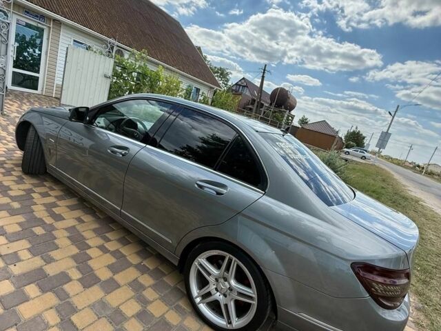 Серый Мерседес 320, объемом двигателя 3 л и пробегом 212 тыс. км за 10700 $, фото 5 на Automoto.ua