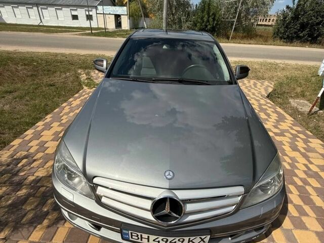 Серый Мерседес 320, объемом двигателя 3 л и пробегом 212 тыс. км за 10700 $, фото 2 на Automoto.ua