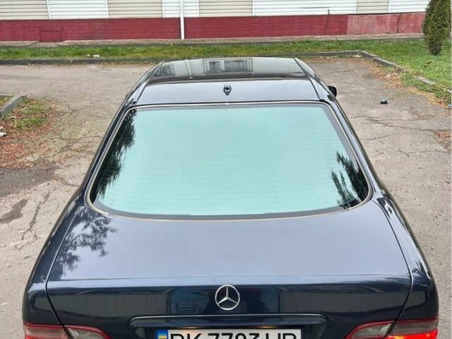 Сірий Мерседес 320, об'ємом двигуна 2.2 л та пробігом 320 тис. км за 2550 $, фото 2 на Automoto.ua