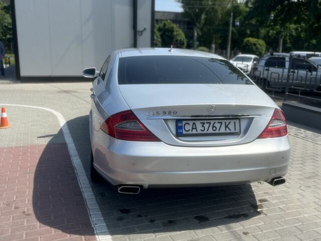 Серый Мерседес 320, объемом двигателя 3 л и пробегом 300 тыс. км за 12500 $, фото 4 на Automoto.ua