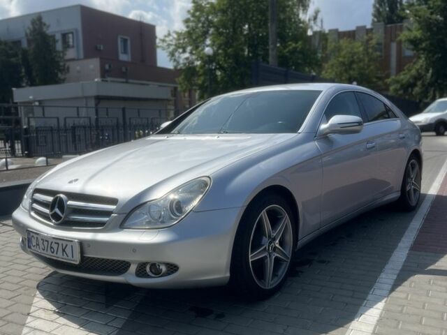 Серый Мерседес 320, объемом двигателя 3 л и пробегом 300 тыс. км за 12500 $, фото 1 на Automoto.ua