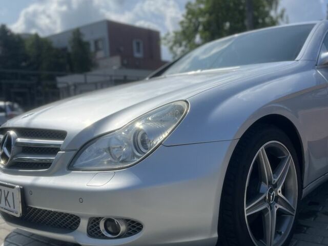 Серый Мерседес 320, объемом двигателя 3 л и пробегом 300 тыс. км за 12500 $, фото 2 на Automoto.ua