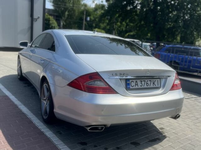 Серый Мерседес 320, объемом двигателя 3 л и пробегом 300 тыс. км за 12500 $, фото 3 на Automoto.ua