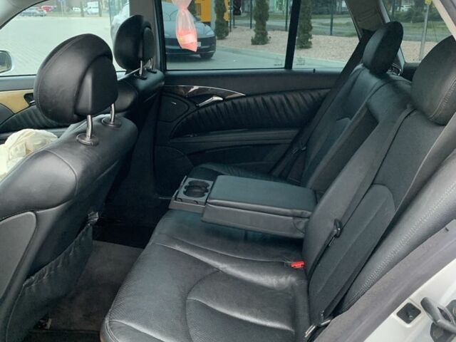 Серый Мерседес 320, объемом двигателя 3.2 л и пробегом 362 тыс. км за 3333 $, фото 13 на Automoto.ua