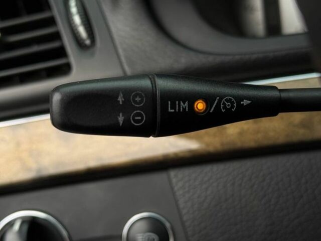 Серый Мерседес 320, объемом двигателя 3.2 л и пробегом 270 тыс. км за 8700 $, фото 12 на Automoto.ua