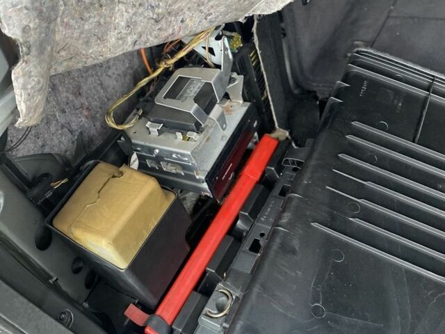 Серый Мерседес 320, объемом двигателя 3.2 л и пробегом 440 тыс. км за 6900 $, фото 8 на Automoto.ua