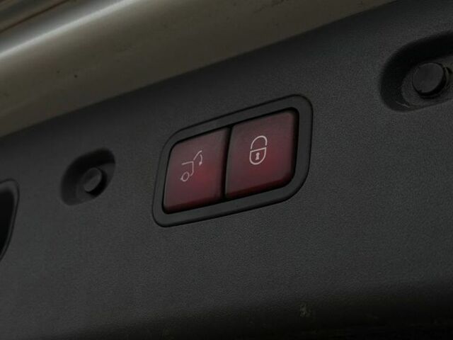 Серый Мерседес 320, объемом двигателя 3.2 л и пробегом 270 тыс. км за 8700 $, фото 19 на Automoto.ua