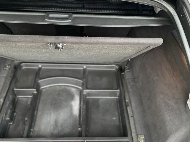 Серый Мерседес 320, объемом двигателя 3.2 л и пробегом 440 тыс. км за 6900 $, фото 10 на Automoto.ua