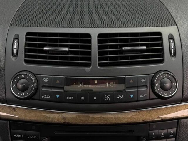 Серый Мерседес 320, объемом двигателя 3.2 л и пробегом 270 тыс. км за 8700 $, фото 9 на Automoto.ua