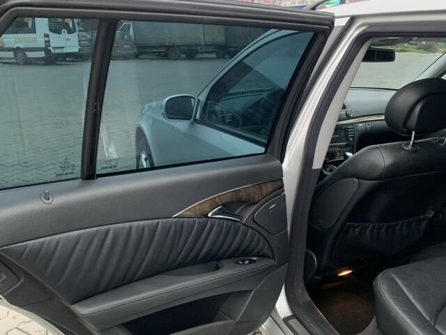 Серый Мерседес 320, объемом двигателя 3.2 л и пробегом 362 тыс. км за 3333 $, фото 23 на Automoto.ua