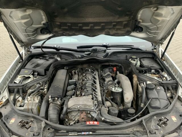 Серый Мерседес 320, объемом двигателя 3.2 л и пробегом 362 тыс. км за 3333 $, фото 19 на Automoto.ua