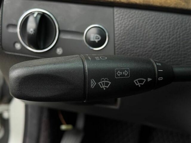 Серый Мерседес 320, объемом двигателя 3.2 л и пробегом 270 тыс. км за 8700 $, фото 13 на Automoto.ua