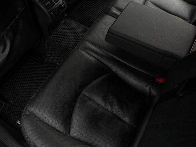 Серый Мерседес 320, объемом двигателя 3.2 л и пробегом 270 тыс. км за 8700 $, фото 18 на Automoto.ua