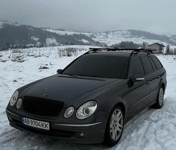 Серый Мерседес 320, объемом двигателя 3.2 л и пробегом 440 тыс. км за 6900 $, фото 2 на Automoto.ua