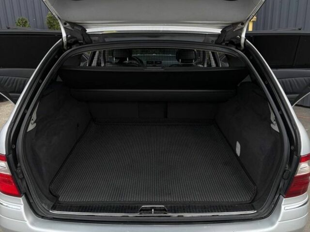 Серый Мерседес 320, объемом двигателя 3.2 л и пробегом 270 тыс. км за 8700 $, фото 2 на Automoto.ua