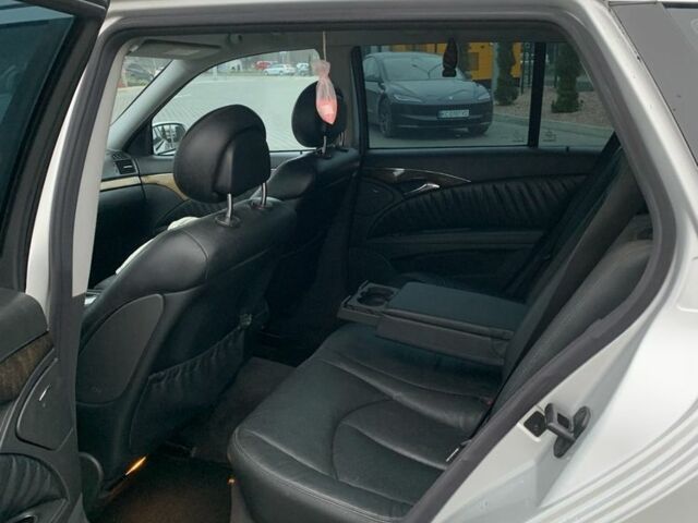 Серый Мерседес 320, объемом двигателя 3.2 л и пробегом 362 тыс. км за 3333 $, фото 12 на Automoto.ua