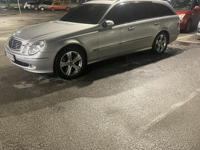 Серый Мерседес 320, объемом двигателя 3.2 л и пробегом 270 тыс. км за 8700 $, фото 1 на Automoto.ua