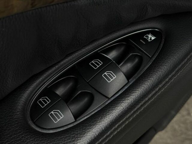 Серый Мерседес 320, объемом двигателя 3.2 л и пробегом 270 тыс. км за 8700 $, фото 16 на Automoto.ua