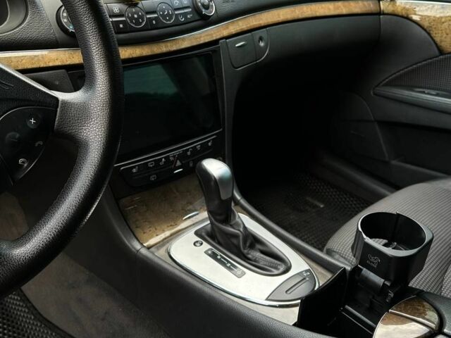 Серый Мерседес 320, объемом двигателя 3.2 л и пробегом 346 тыс. км за 7000 $, фото 4 на Automoto.ua