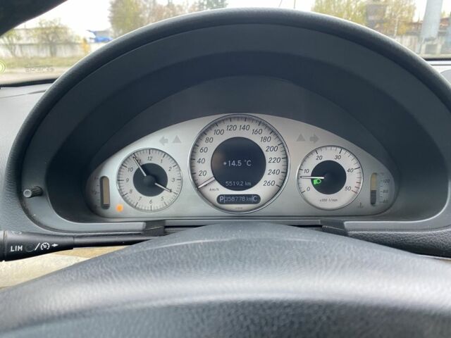 Серый Мерседес 320, объемом двигателя 3.2 л и пробегом 400 тыс. км за 3300 $, фото 19 на Automoto.ua